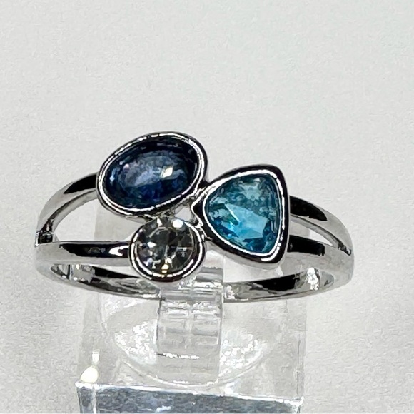 Silver Ring with Blue Gemstones - Picture 2 of 3